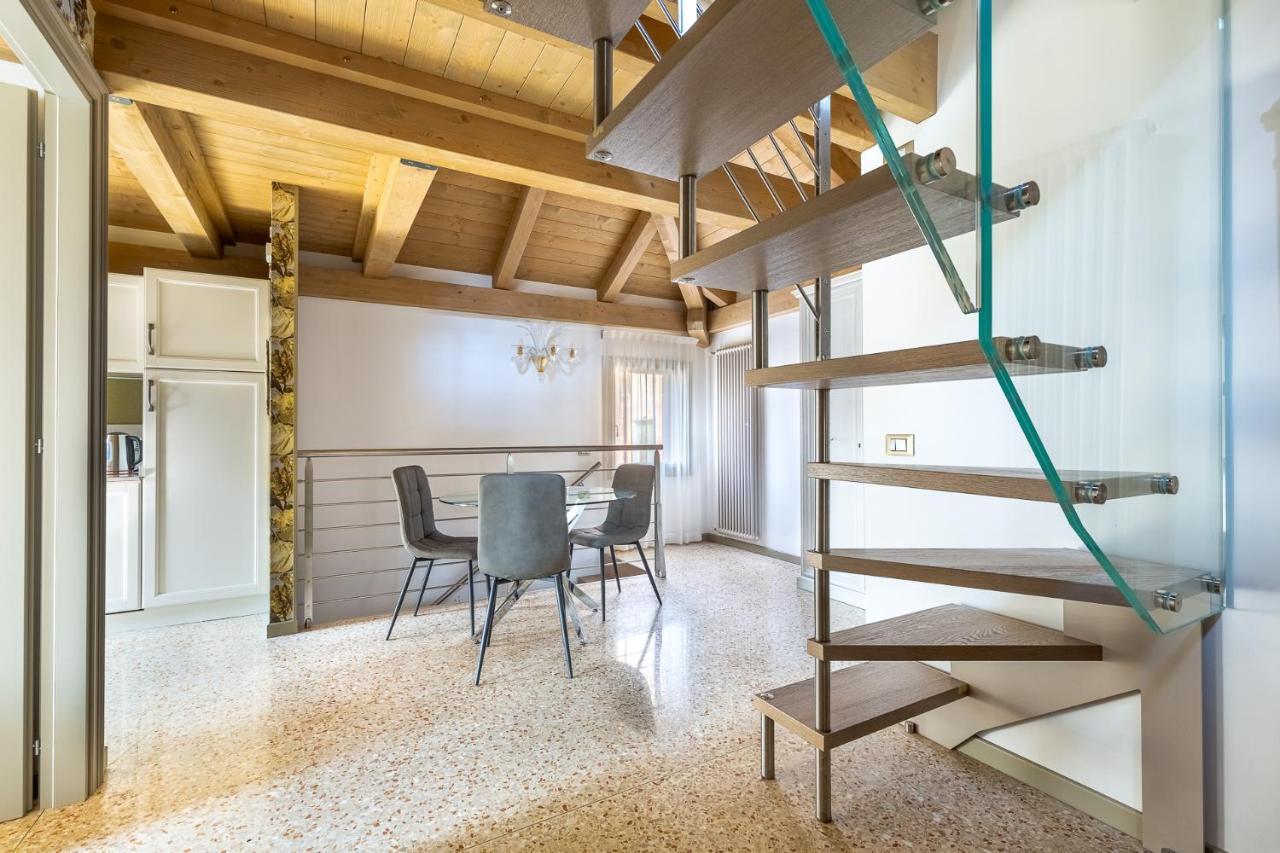 Ca' Cappello Venice Apartment 2 With Canal View المظهر الخارجي الصورة