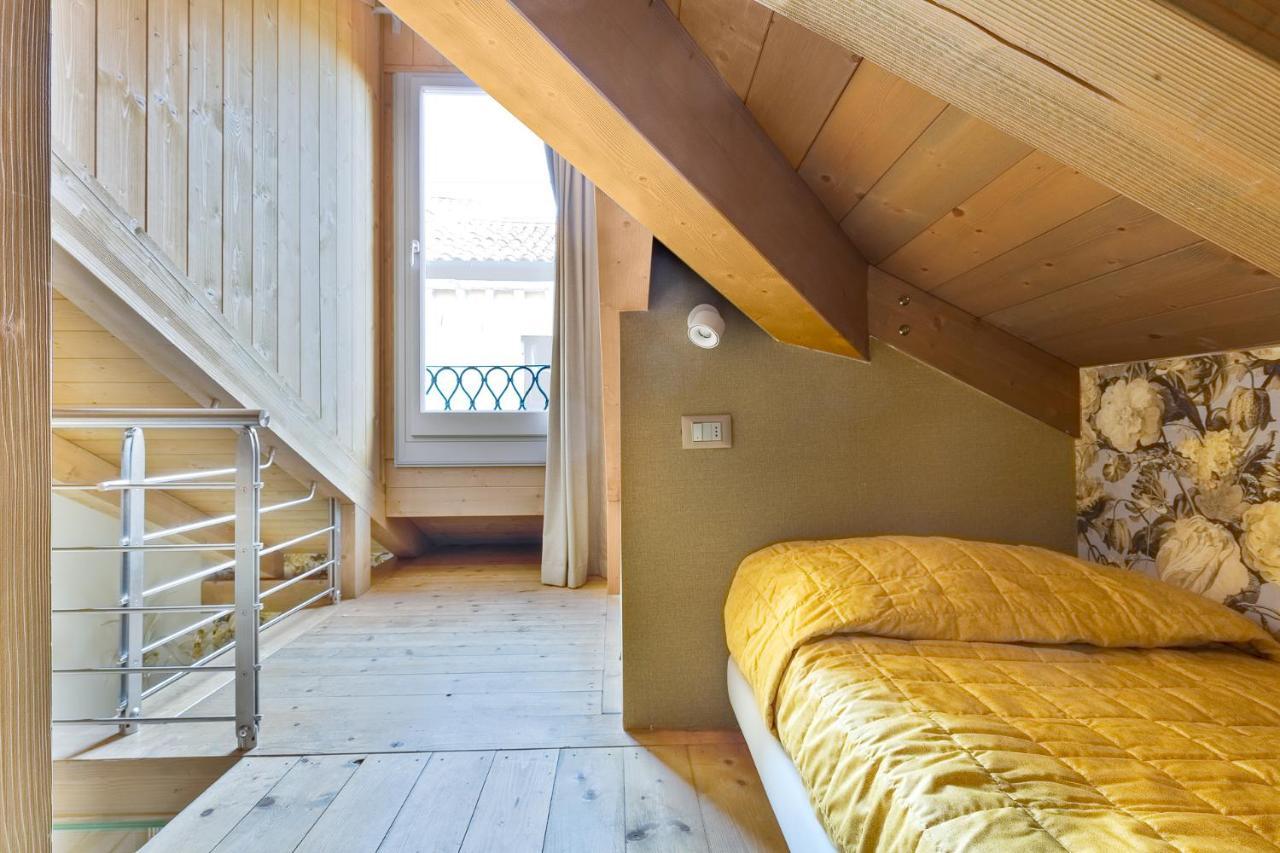 Ca' Cappello Venice Apartment 2 With Canal View المظهر الخارجي الصورة