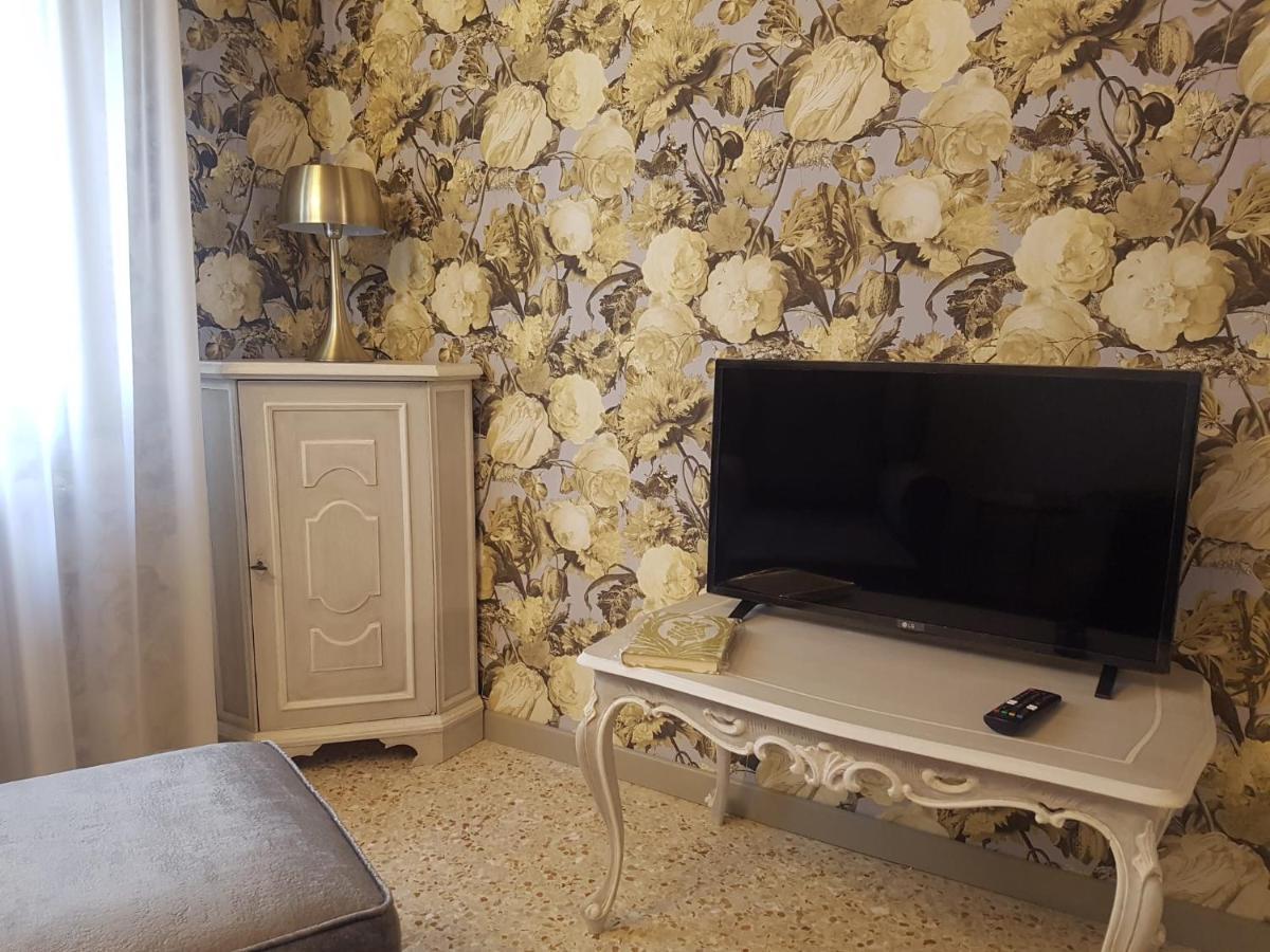 Ca' Cappello Venice Apartment 2 With Canal View المظهر الخارجي الصورة